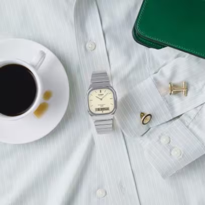 CASIO VINTAGE Quratz Off-White Dial Stainless Steel | AQ240E-7A2