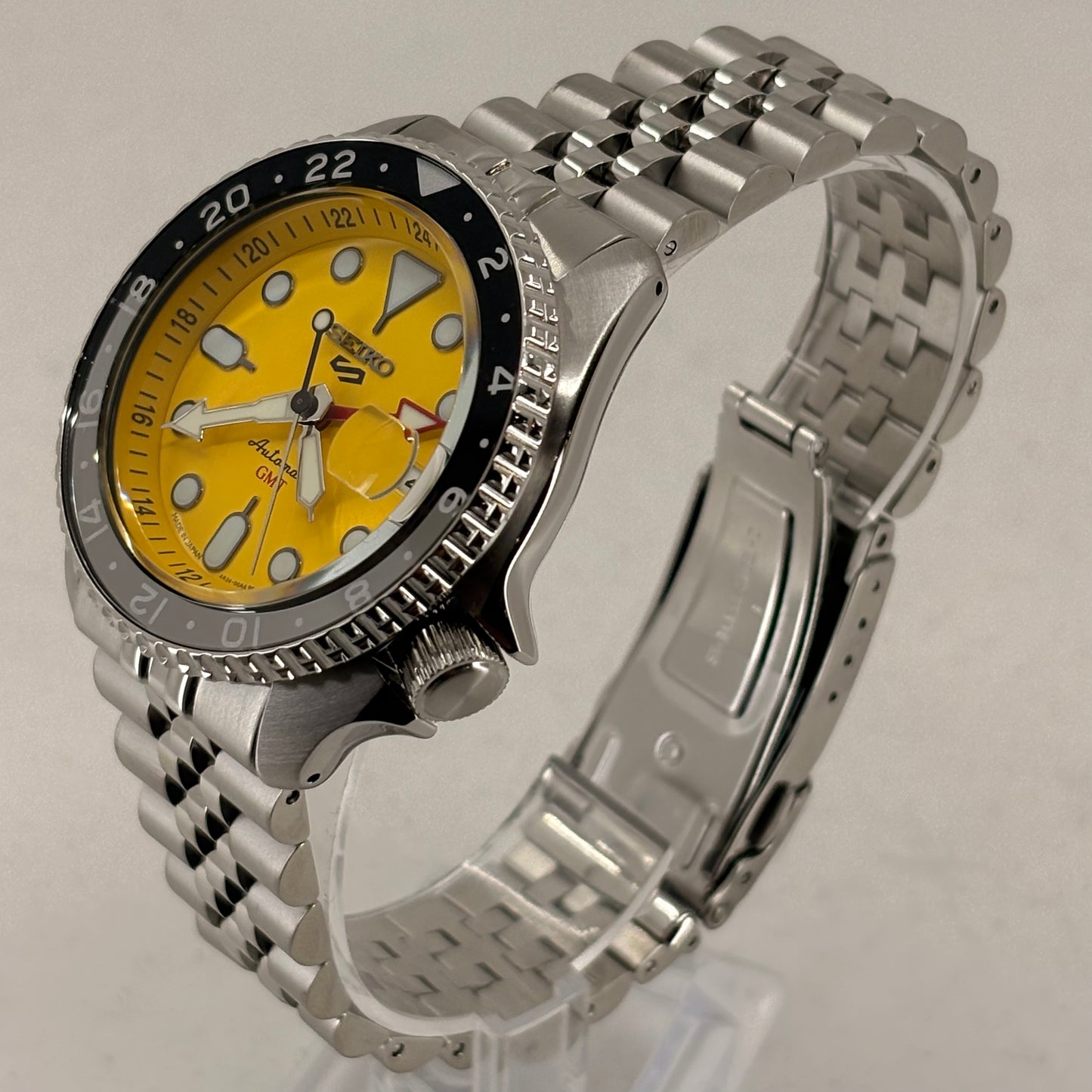 Seiko 5 SKX GMT Yellow (SSK017)