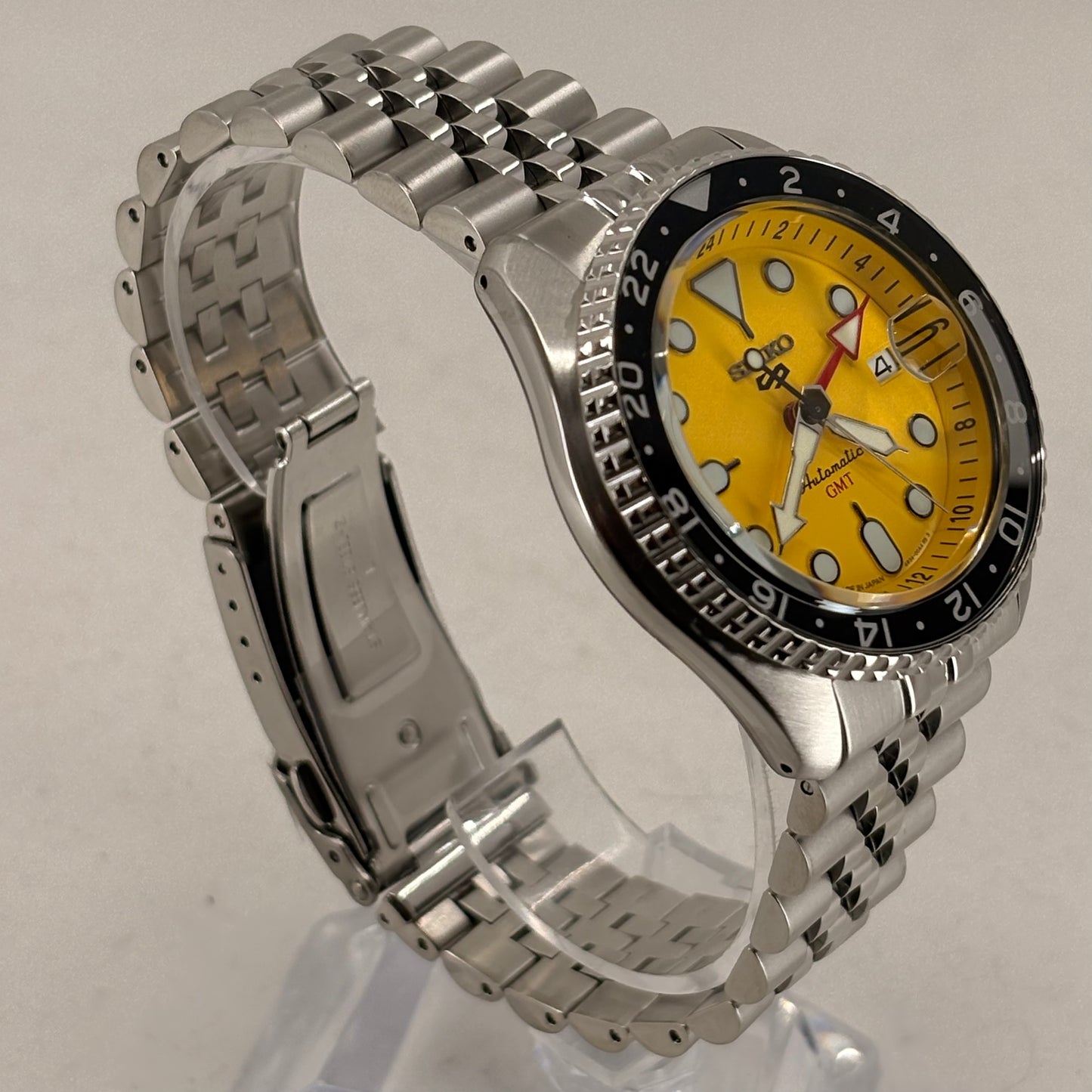 Seiko 5 SKX GMT Yellow (SSK017)